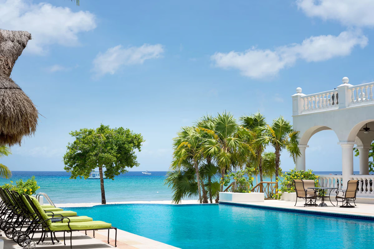 The pool of Casa Gordon, an oceanfront rental villa on Cozumel’s south coast, overlooking the Caribbean