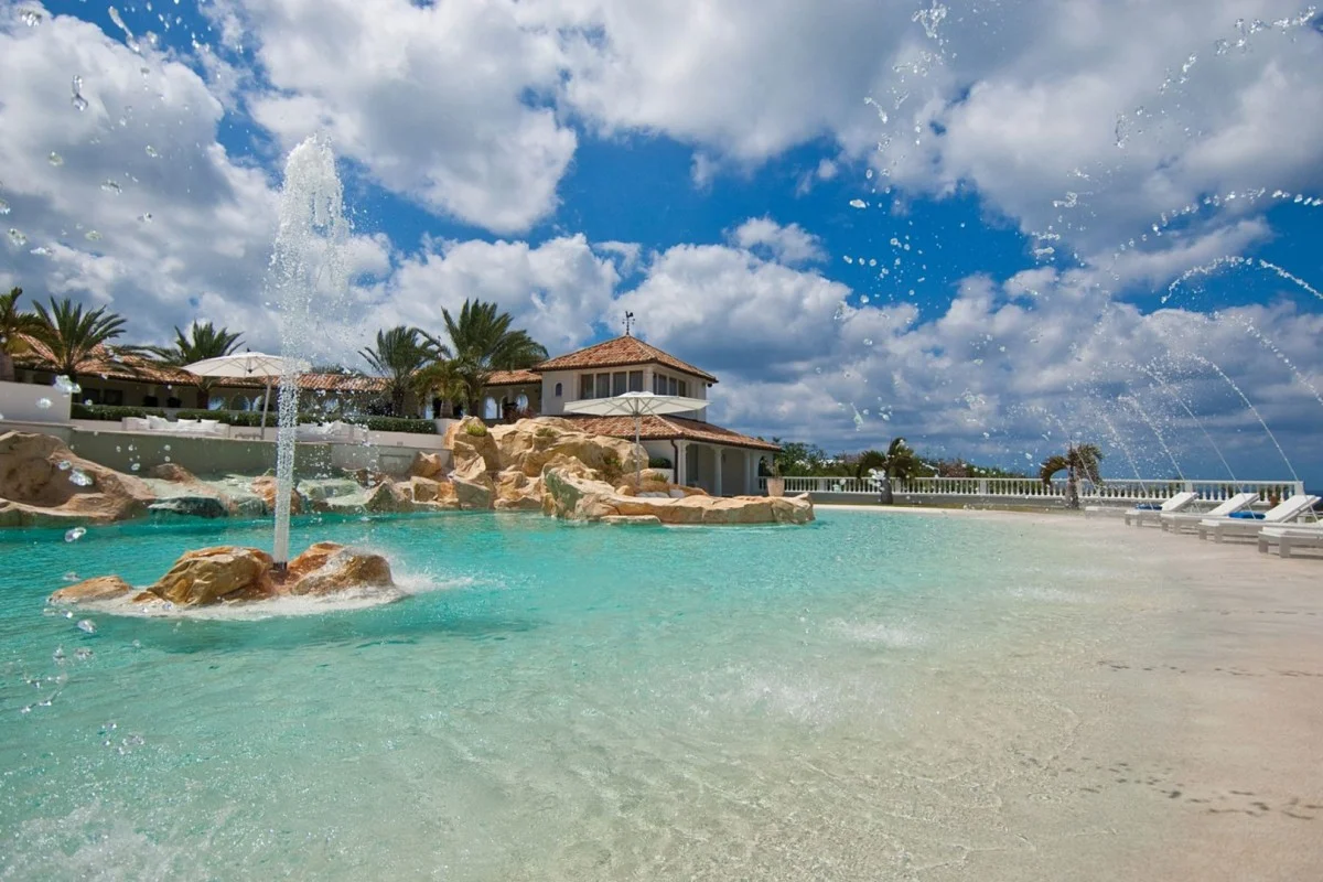 Sandyline Villa, a rental villa in Terres Basses, St Martin